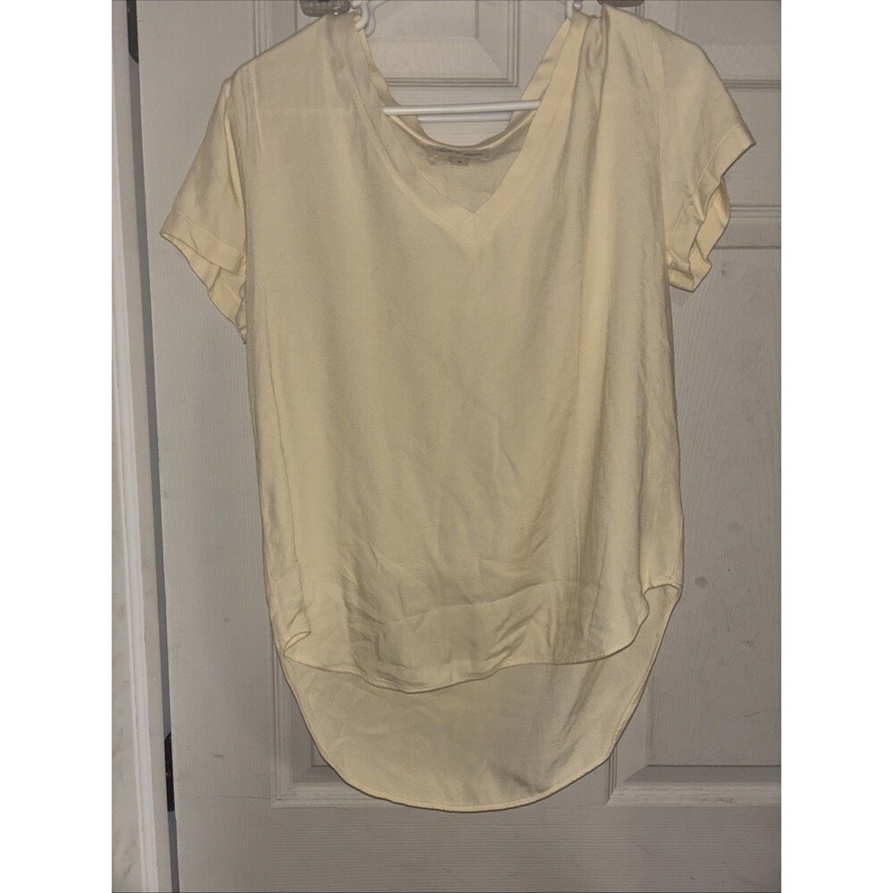 Cloth & Stone Shirt Womens Small Yellow V Neck Short Sleeve Casual Rounded Hem